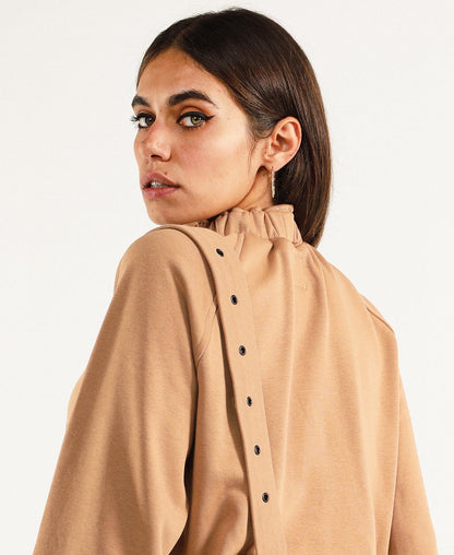 Strap sweatshirt